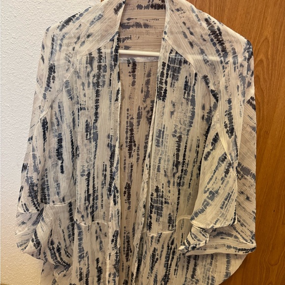 Maurices Accessories - Maurices Blue and white Patterned Kimono
